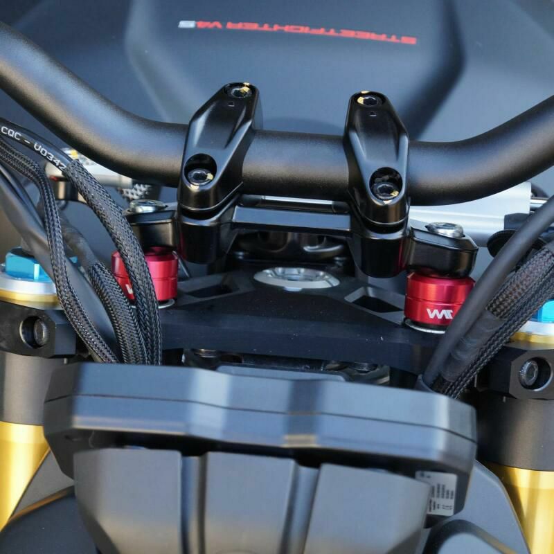 DUCATI ストリートファイター ハンドル周り