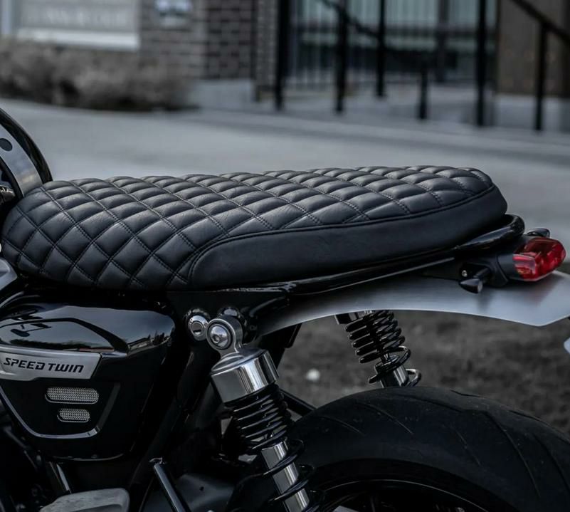 BOBBER ボバー バーチカルリブ コブラシート トライアンフ MOTONE