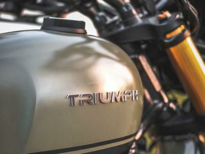 トライアンフ スピードツイン サイドカバー＆エンブレム