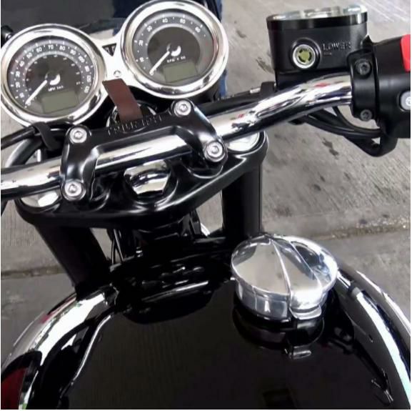 Triumph ストリートカップ ハンドル周り