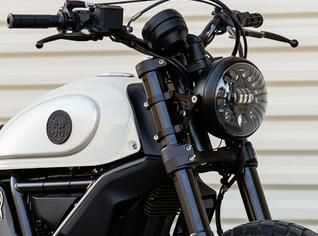 DUCATI 996 モノポスト◆ヘッドライト◆ZDMH200AA1B014 Ducati 996モノポスト 1998～2001年式を売る｜最新の買取相場と