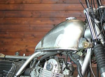 グッズ(GOODS) FRP ティアドロップビンテージタンク SR400/500用