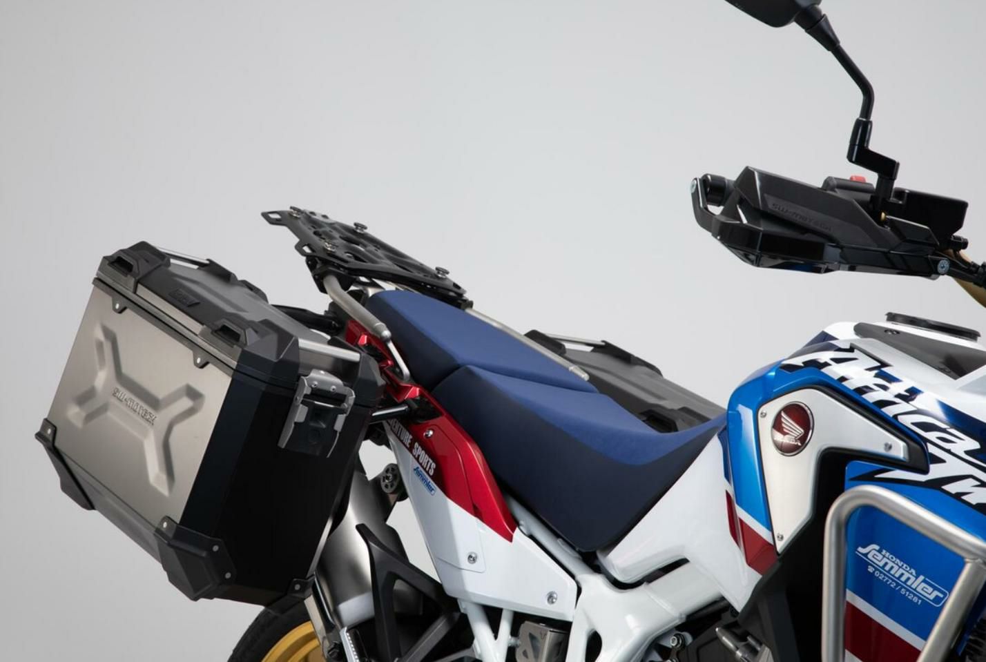 Givi いづ / ジビ XRV AFRICA TWIN 750 (96-02) チューブ状サイド 
