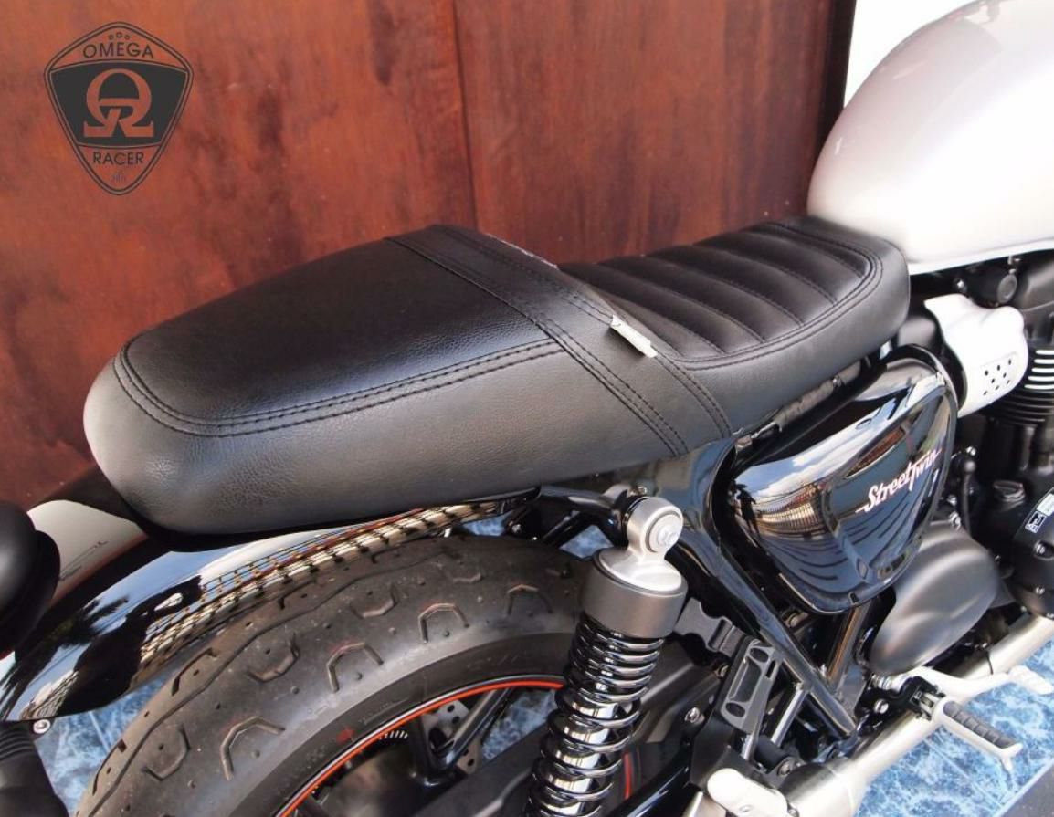 トライアンフ StreetCup シート Omega Racer
