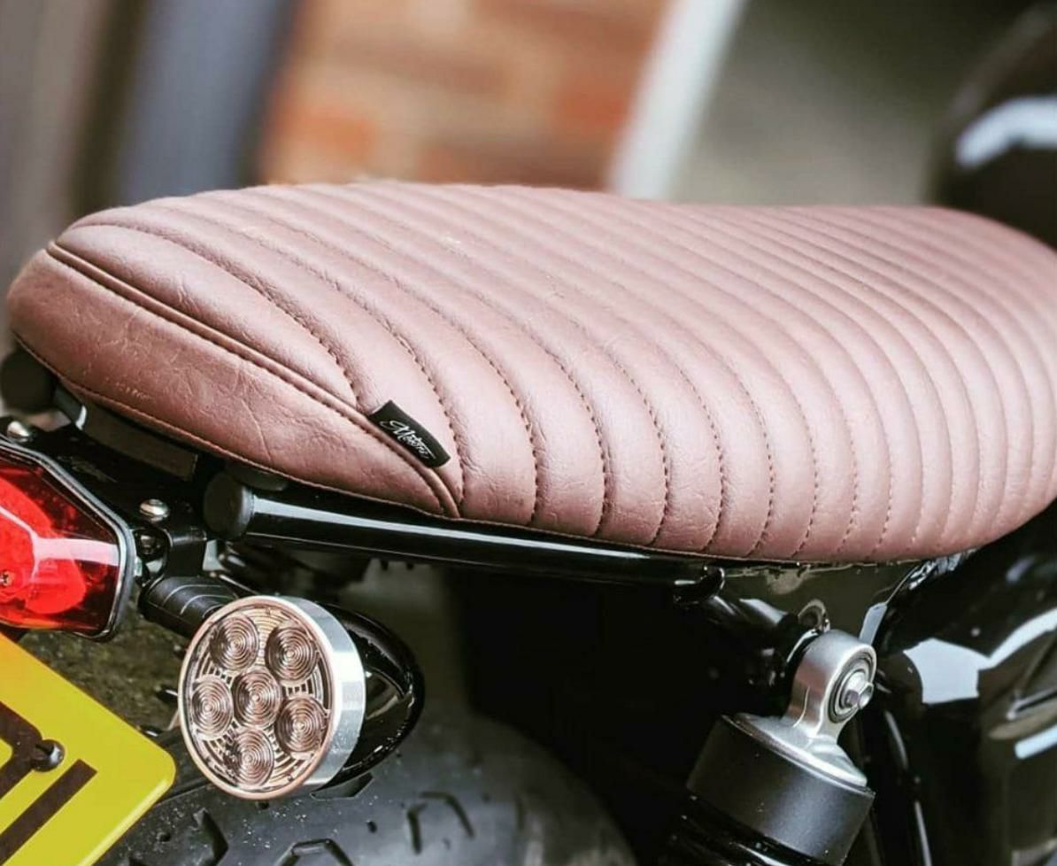 トライアンフ StreetCup シート モートーン