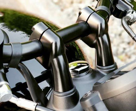 トライアンフ ストリートツイン ハンドルバー＆ライザー