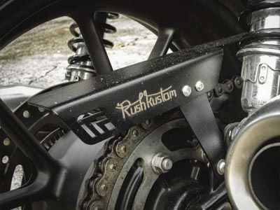 トライアンフ Thruxton（スラクストン）/R 　チェーン・ガード
