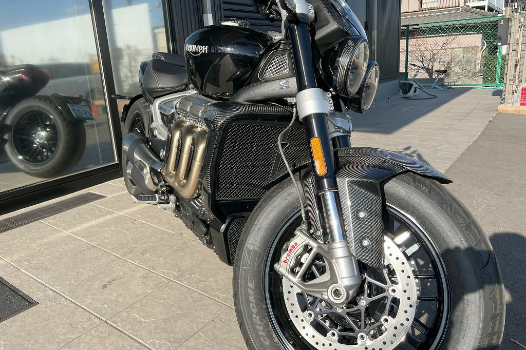 トライアンフ カーボンフロントフェンダー （M8 ローライダーS