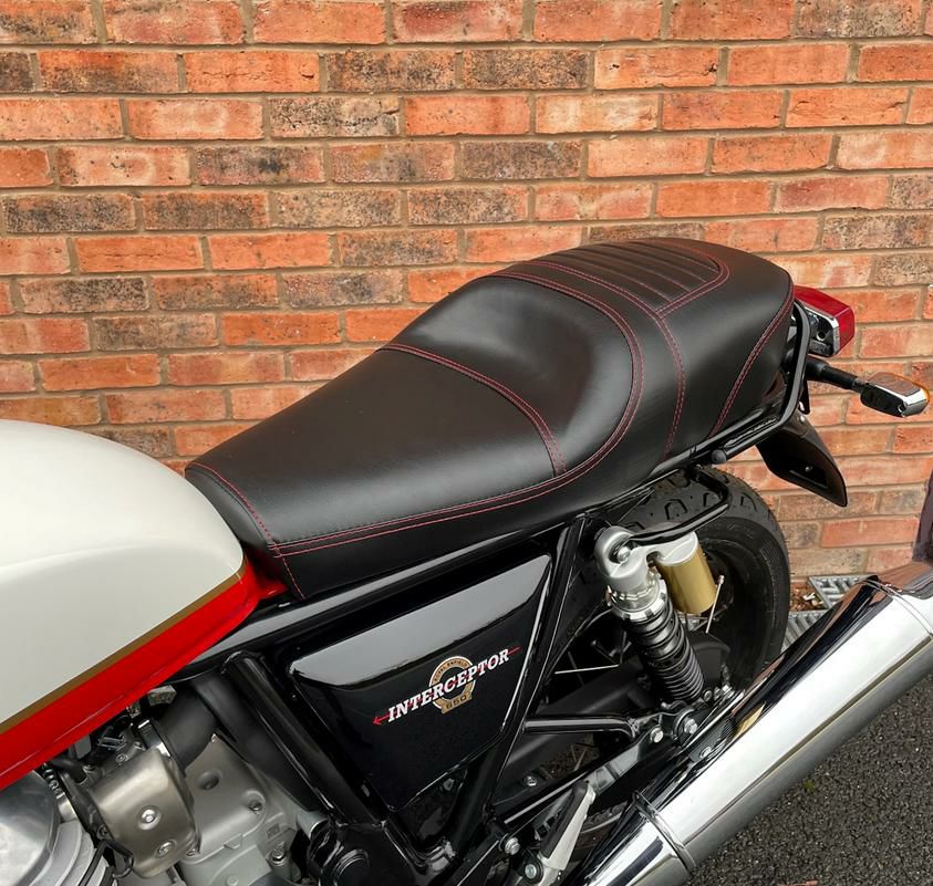 ロイヤルエンフィールドcontinentalGT650用　バイクシート コンチネンタルGT 650 アルミ シートカウル ポリッシュ ロイヤル