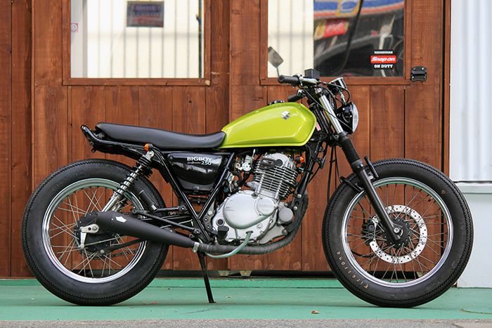 グッズ(GOODS) ESPECIALLY TAPERED CORN スリップオンマフラー ブラック グラストラッカー/ビッグボーイ  08'～(FI対応) | バイクカスタムパーツ専門店 モトパーツ(MOTO PARTS)