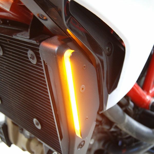 NewRageCycles LEDフロントウィンカー ラジエターサイド ハイパーモタード-01