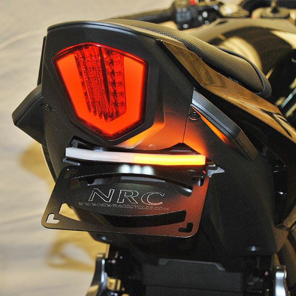 GSX250R用 ハリケーンフェンダーレスキットとナンバープレートベースのセット Amazon | ハリケーン(HURRICANE) フェンダーレスキット LED