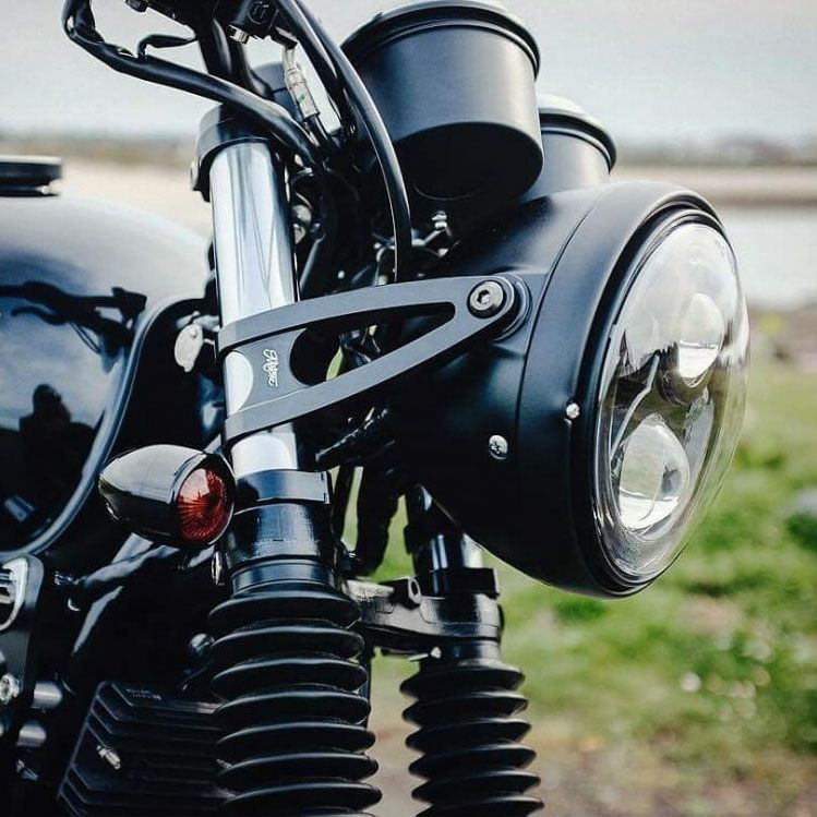 トライアンフ Scrambler(スクランブラー) |ヘッドライト＆ブラケット 