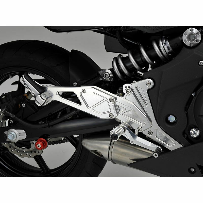 アグラス(AGRAS) バックステップ 4ポジション Ninja400 タンデムステッププレート付 312-484-000 |  バイクカスタムパーツ専門店 モトパーツ(MOTO PARTS)