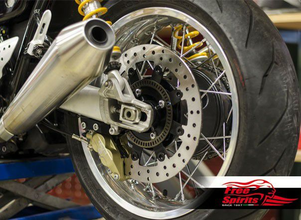 Free Spirits Brembo リアキャリパー ディスクローター アップグレード