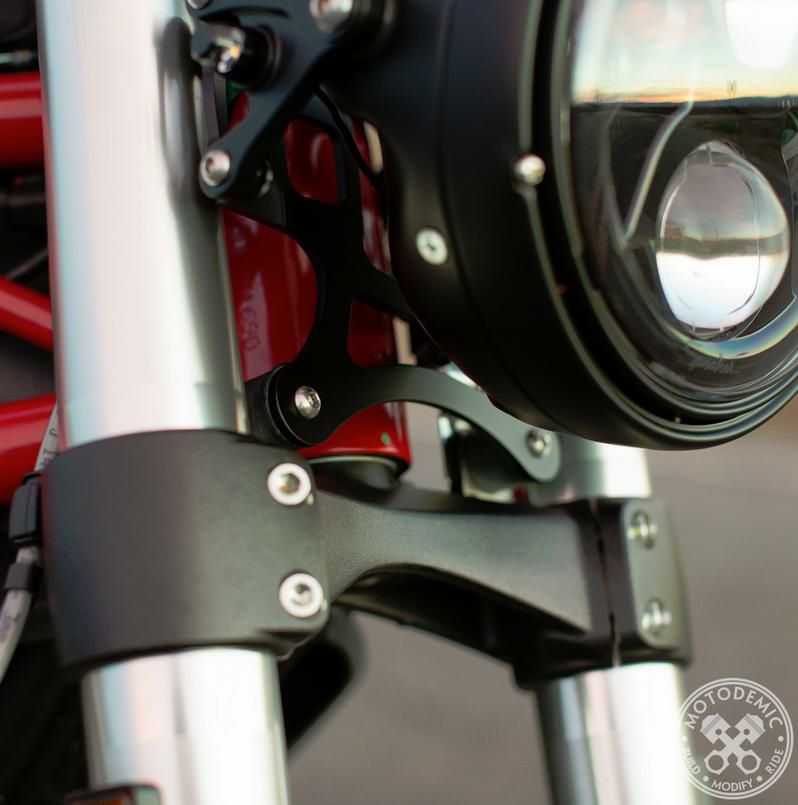 MOTODEMIC Adaptive LED ヘッドライト Monster 696/796/1100 | バイク