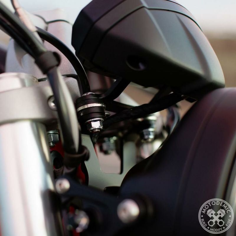 MOTODEMIC Adaptive LED ヘッドライト Monster 696/796/1100