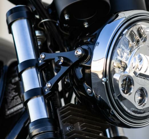 TRIUMPHヘッドライト回りカスタムセットとイグニション移設ステー