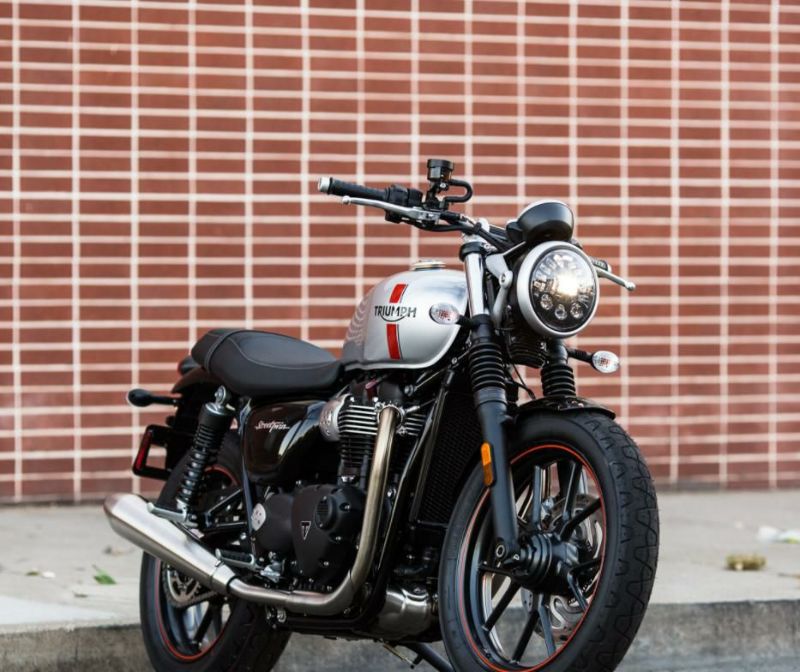 MOTODEMIC Adaptive LED ヘッドライト ブラック Triumph Street Twin-01