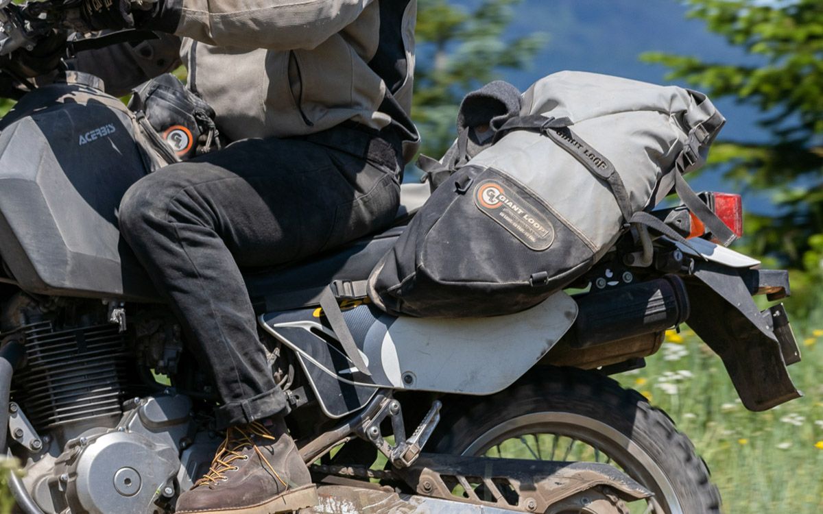 Giant Loop ジャイアント ループ Coyote サドルバッグ オレンジ バイクカスタムパーツ専門店 モトパーツ Moto Parts