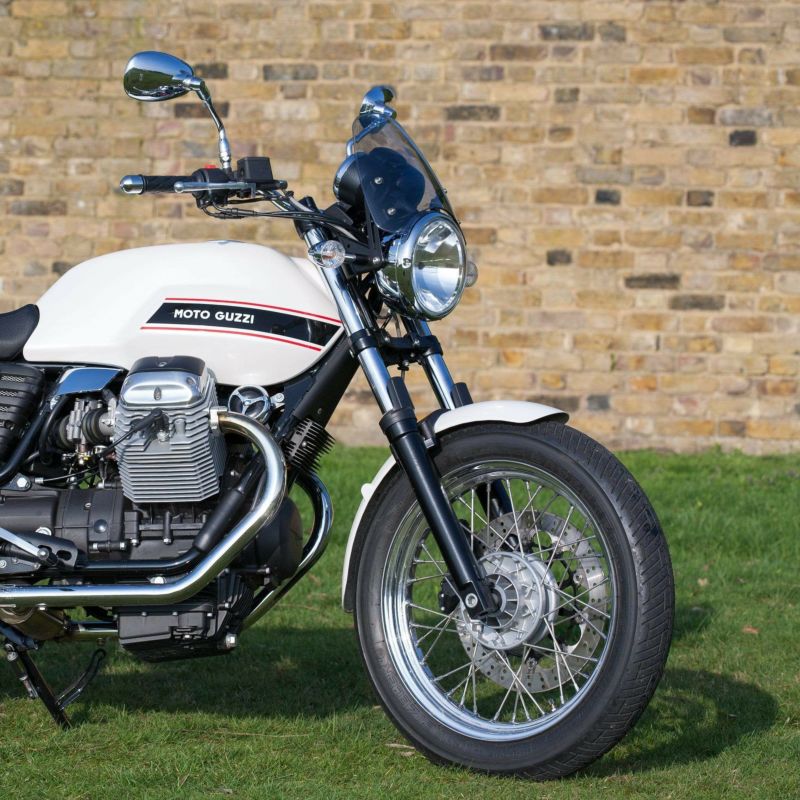 DART Classic ウインドシールド スクリーンMOTO GUZZI V7 III 17- スモークグレー(ライトスモーク) |  バイクカスタムパーツ専門店 モトパーツ(MOTO PARTS)