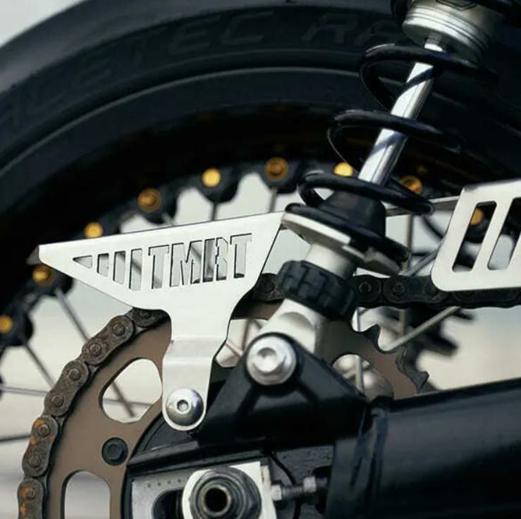 トライアンフ Thruxton(スラクストン)／R |チェーン・ガード