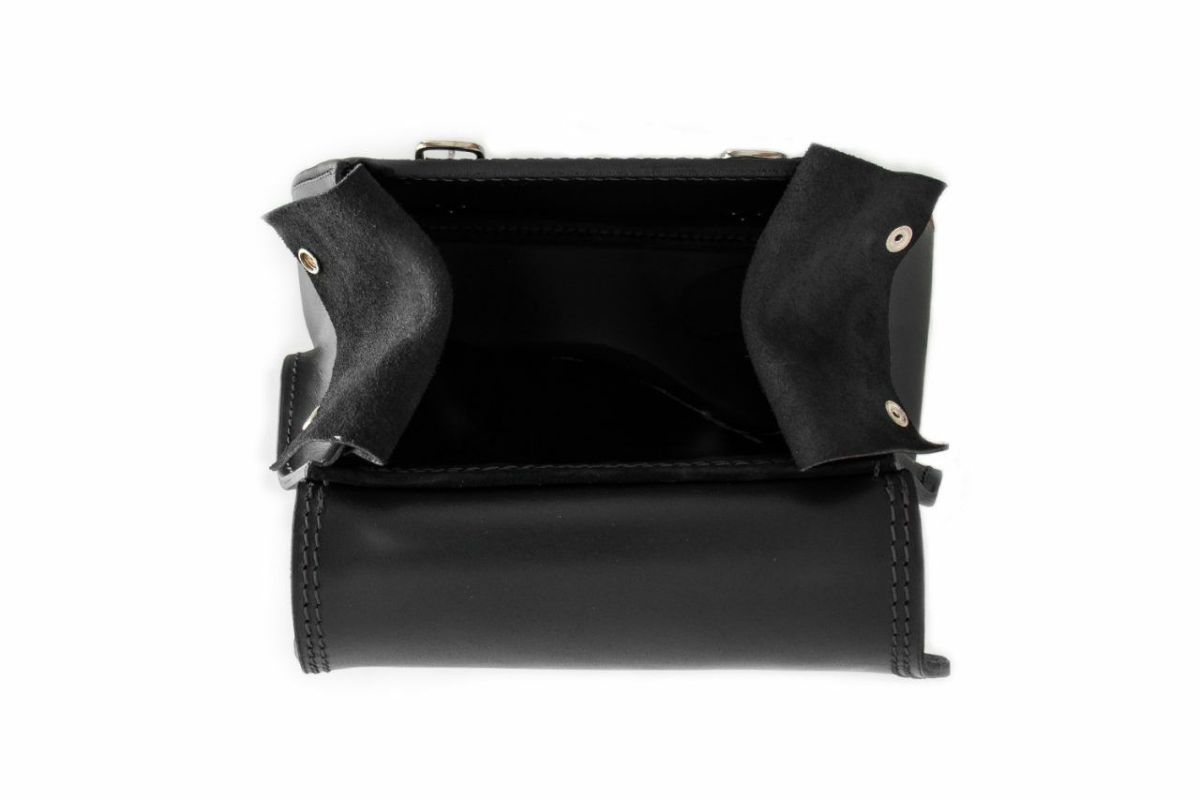 エンズクォイオ(Endscuoio) Cherokee レザーサイドバッグ ブラック 左側 Indian Scout Bobber インディアン-05