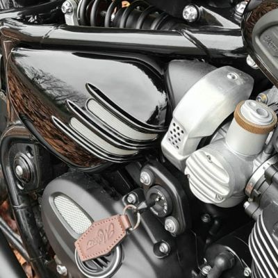 Motone リブデザイン サイドカバー グロスブラック Bobber/Speedmaster