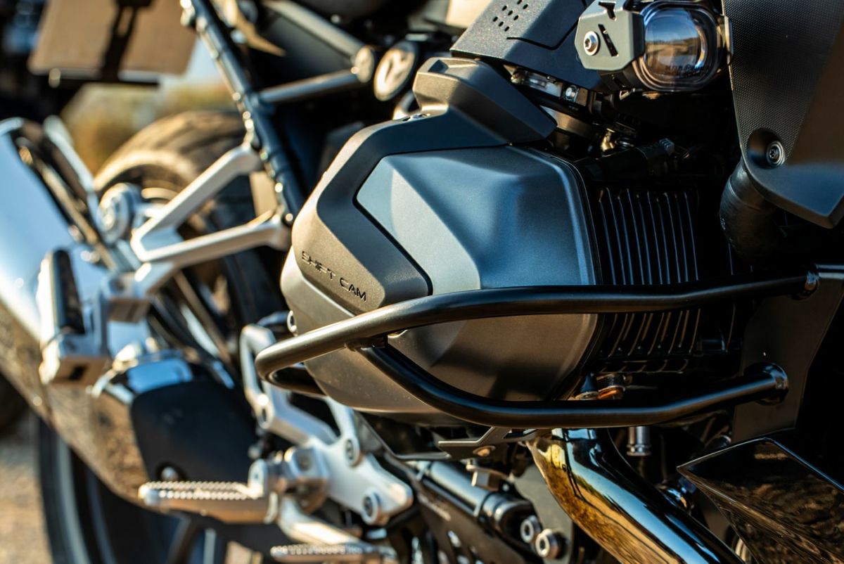 ワンダーリッヒ SPORT エンジンガードバルブカバー シリンダープロテクター R1250R R1250GS R1250RS ブラック-07