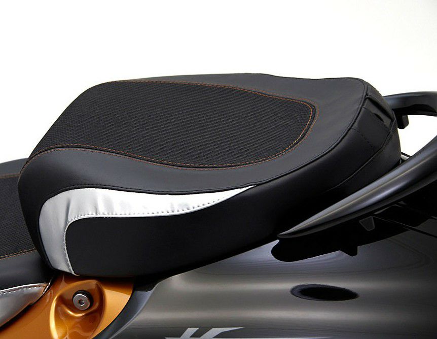 Corbin (コルビン) リア サドル シート 2021- GSX1300R 隼-02