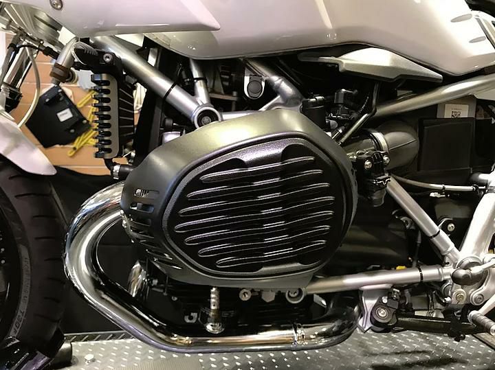 BMW R-nineT 14-20 シリンダーヘッドカバー エンジンガード 左右セット TYPE-B ブラック Dkdesign-02