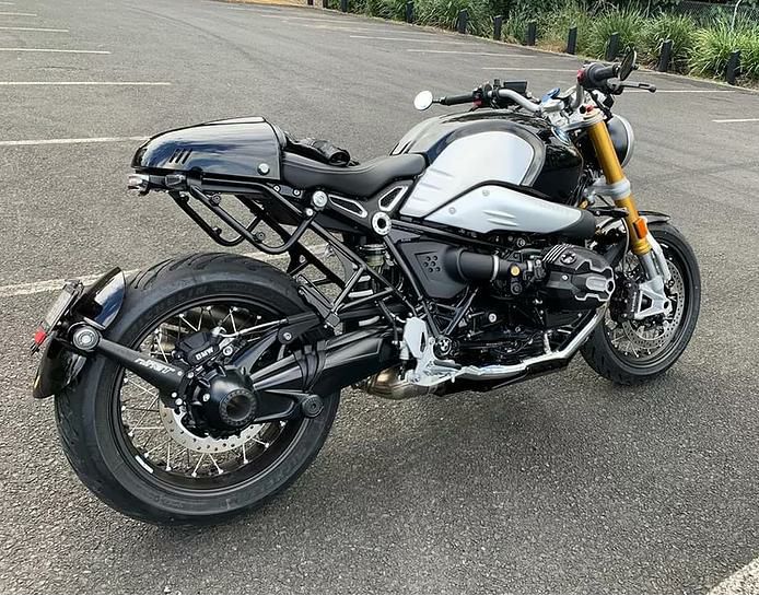 BMW rninet リアシートカウル