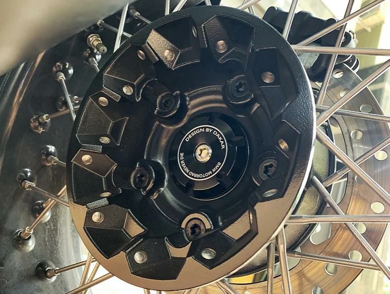 BMW R-nineT リア アクスルスライダー シルバー DKdesign-03