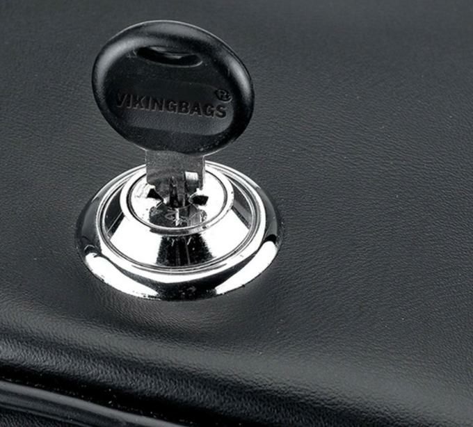 バルカン 900 クラシック サイドポケット スタッズ レザー サドルバッグ カワサキ Viking Bags-04