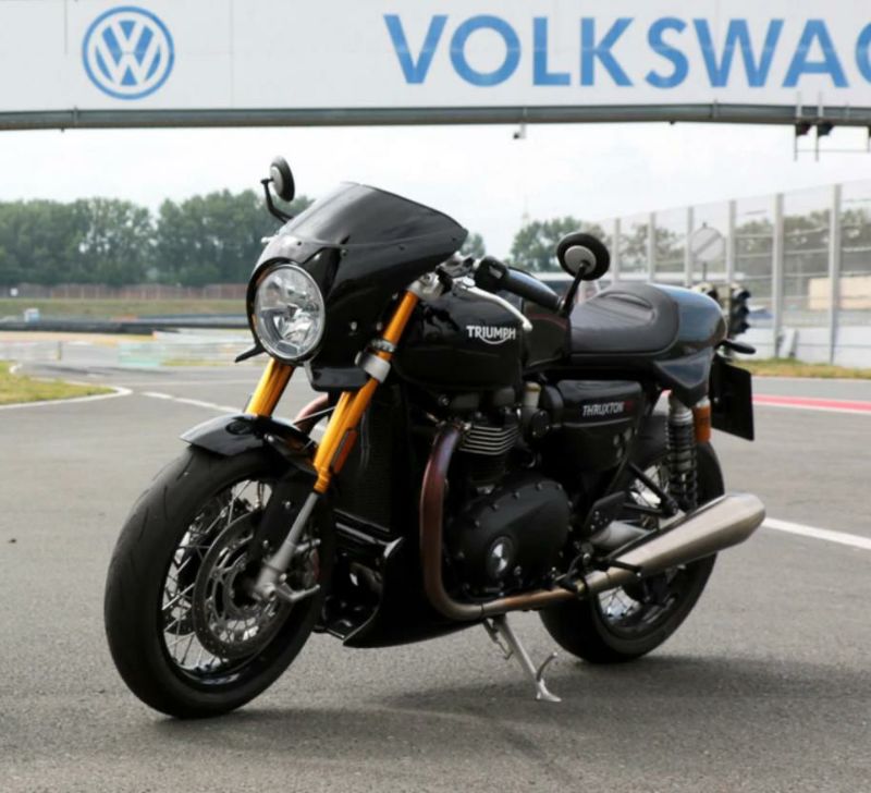 トライアンフ スラクストン900 純正ビキニカウル