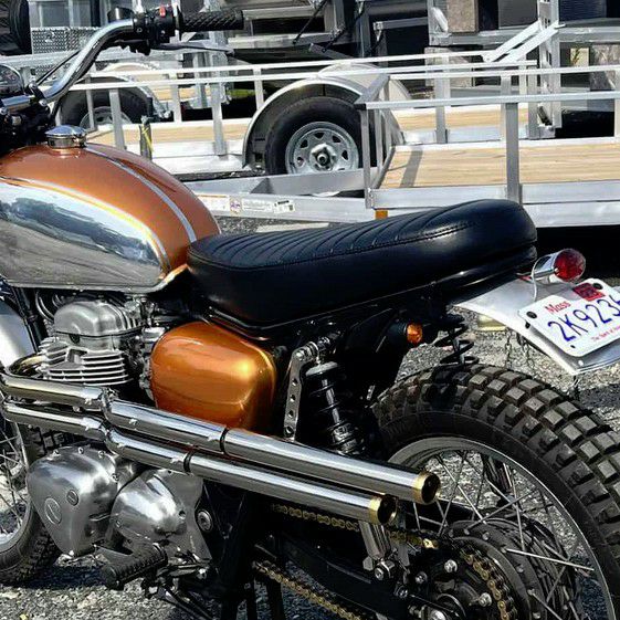 W400, W650, W800 フラットベンチシート ブラック オメガレーサー | バイクカスタムパーツ専門店 モトパーツ(MOTO PARTS)