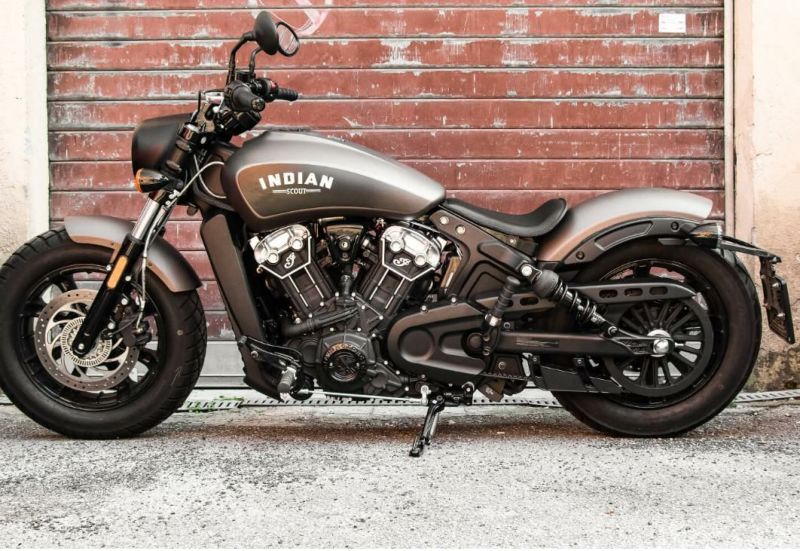 インディアン スカウト ボバー ズニ ソロシート ブラック/ホワイト