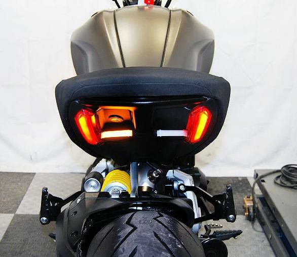DUCATI・900MHR用リアウィンカー左右１組セット・新品未使用 DUCATI・900MHR用リアウィンカー左右1組セット・新品未使用
