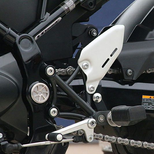 カワサキ Z900RS/CAFE スラスロッド バックステップキット ブラック