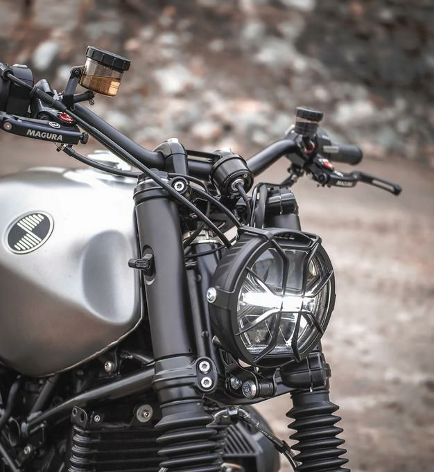 BMW RnineT RACER OHLINS RWU Type NIX正立フォークの取り付け