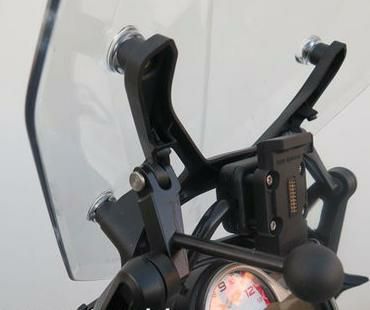 BMW S1000XR 20- ウインドスクリーン 55.5x46 クリア GIVI