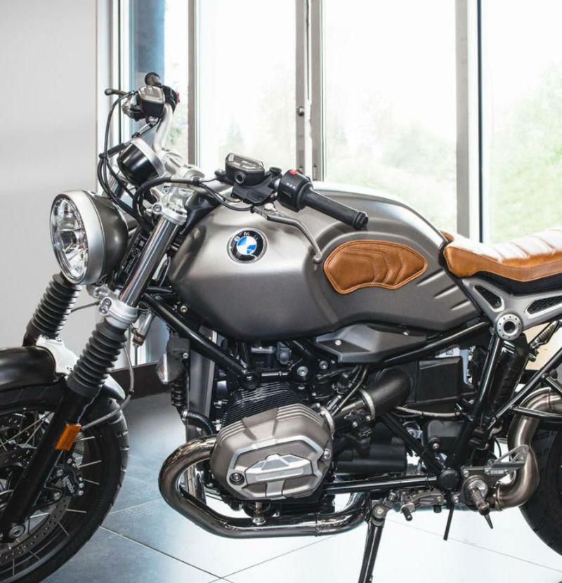 BMW RnineT タンクパッド ブラック/ブルー＆レッドステッチ RAISCH