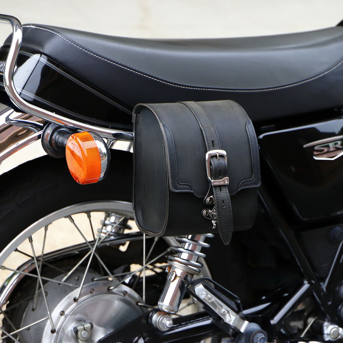 デグナー 小型レザーサドルバッグ ブラック | バイクカスタムパーツ 