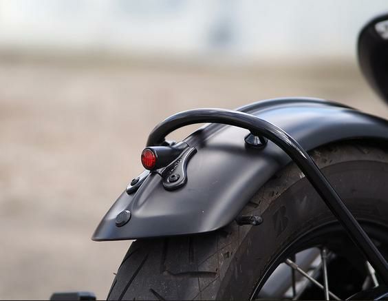 トライアンフ ボバー リアウインカー ステー ワンダーカインド