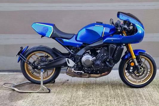 ヤマハ XSR900 C-S シングルシートカウル ブラック HooBue（ヤマハ 