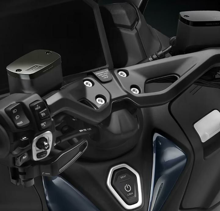 TMAX 560 2022-2024と互換性あり。ハンドルバーステムによる