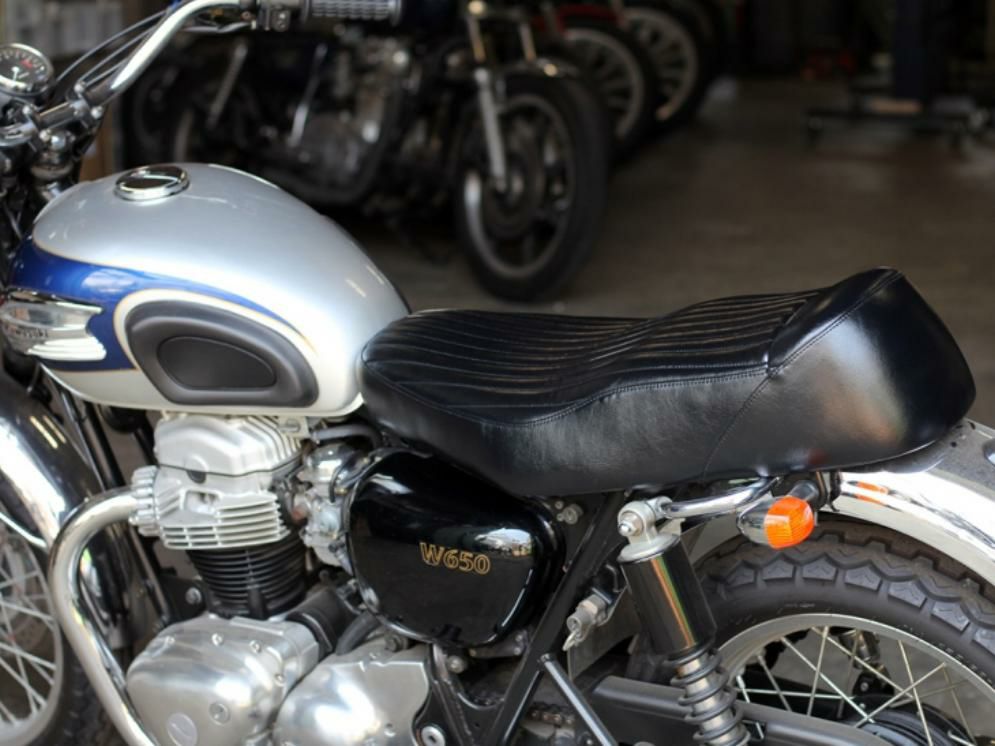 カワサキ W650/400/800 薄型ベーツタイプ TTシート モーターロック 