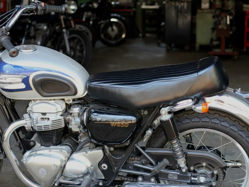 カワサキ W650/400/800 ベーツタイプ TTシート モーターロック 