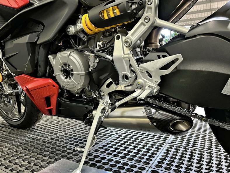 ドゥカティ Panigale パニガーレ 純正 マフラー エキパイ ZDM-M71 570.1.445.2A gh3479 120(ドゥカティ用)｜売買されたオークション情報、yahooの商品情報をアーカイブ公開  - オークファン 自動車、オートバイ