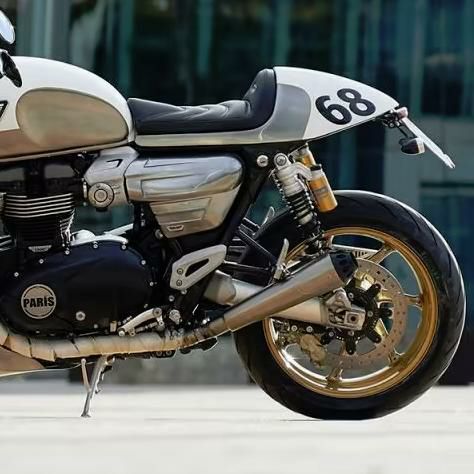 トライアンフ スピードツイン1200 シート スズカ ホッパーレッド